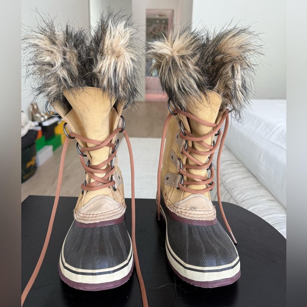 Pre-Owned Sorel Tan Snow Winter Boots with Fur Trim